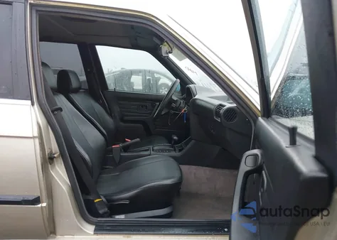 1988 BMW 325 Automatic z USA, uszkodzony, nr VIN WBAAE6400J8823904